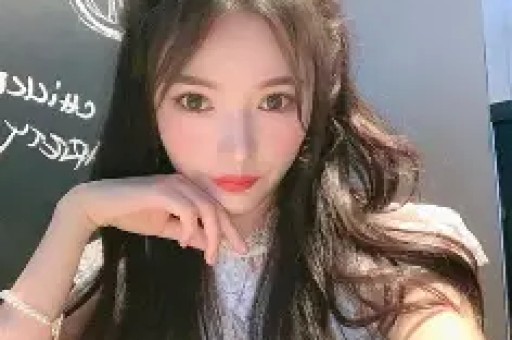 果园直播带货翻车：一句开空调揭露绿幕背后的虚假