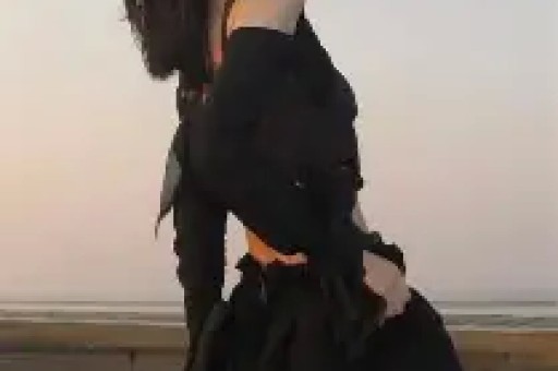 短剧男星称拍吻戏被传染口臭：翻车的不是口气是带货没边界